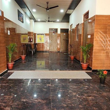 Hotel Shree Radha Rani Dham, Near Iskcon And Prem Mandir Vrindāvan Zewnętrze zdjęcie