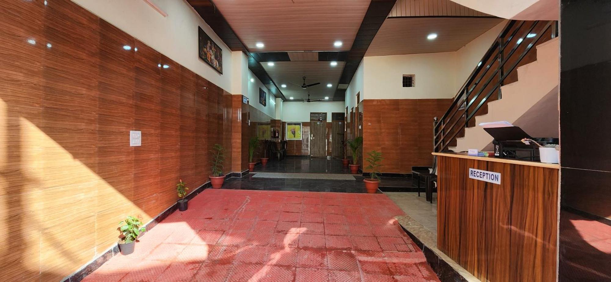 Hotel Shree Radha Rani Dham, Near Iskcon And Prem Mandir Vrindāvan Zewnętrze zdjęcie