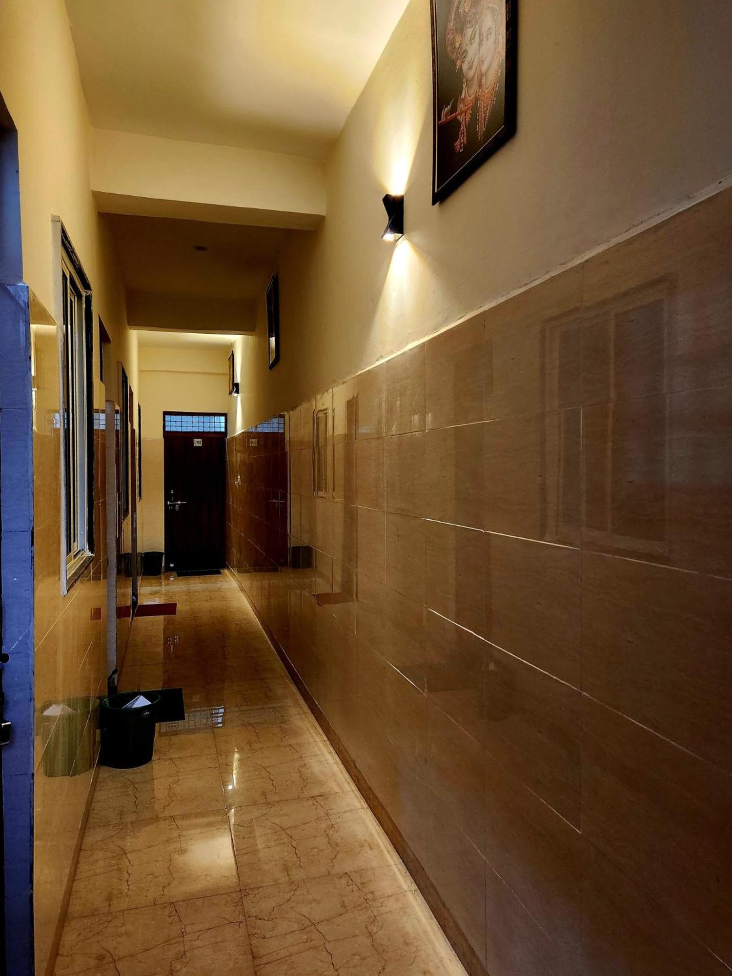 Hotel Shree Radha Rani Dham, Near Iskcon And Prem Mandir Vrindāvan Zewnętrze zdjęcie