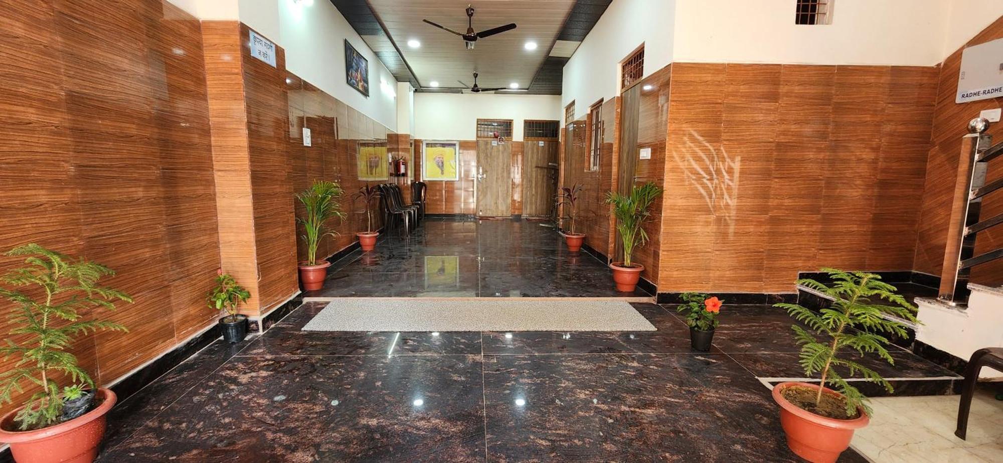 Hotel Shree Radha Rani Dham, Near Iskcon And Prem Mandir Vrindāvan Zewnętrze zdjęcie