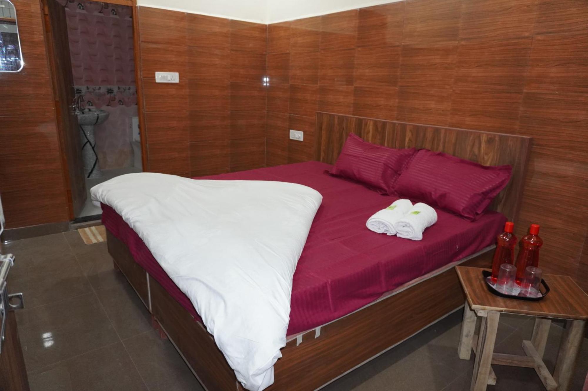 Hotel Shree Radha Rani Dham, Near Iskcon And Prem Mandir Vrindāvan Zewnętrze zdjęcie