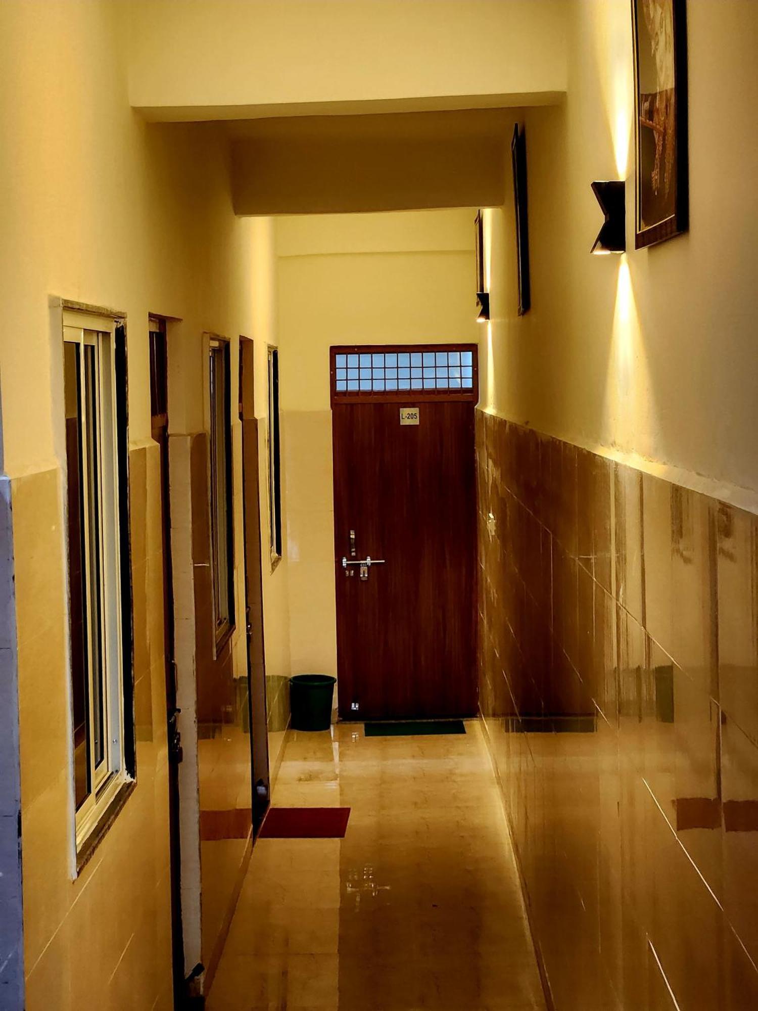 Hotel Shree Radha Rani Dham, Near Iskcon And Prem Mandir Vrindāvan Zewnętrze zdjęcie