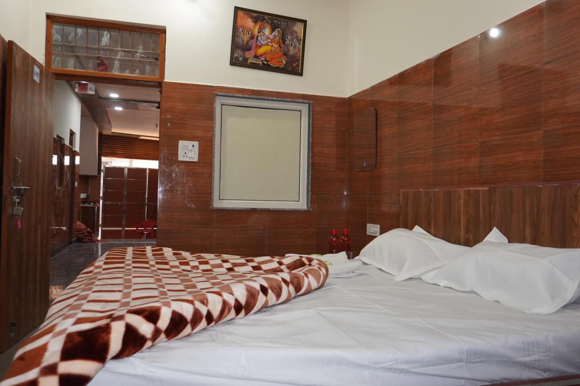 Hotel Shree Radha Rani Dham, Near Iskcon And Prem Mandir Vrindāvan Zewnętrze zdjęcie